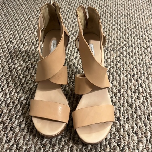 DVF Opal wedges tan size 9.5 Good condition - Picture 2 of 8